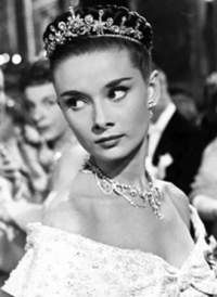 Audrey_Hepburn_in_Roman_Holiday_(cropped)