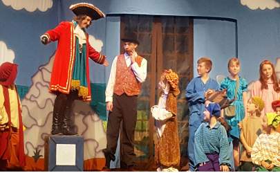 Kids performing a play 